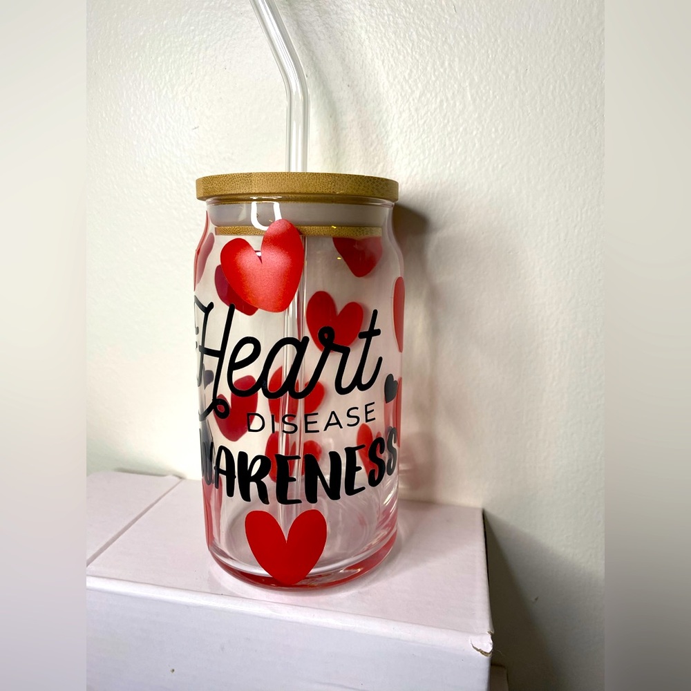 Customized heart disease awareness glass cup with a bamboo lid and glass straw